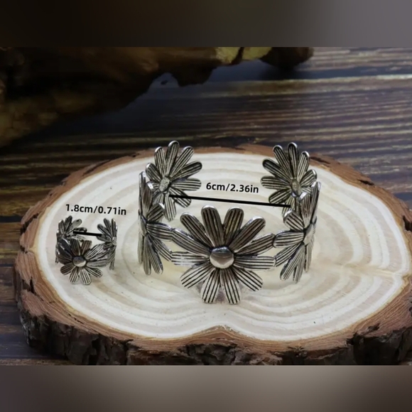 NEW! Silver Floral Cuff Bracelet And Matching Ring! NIP! - Picture 2 of 3